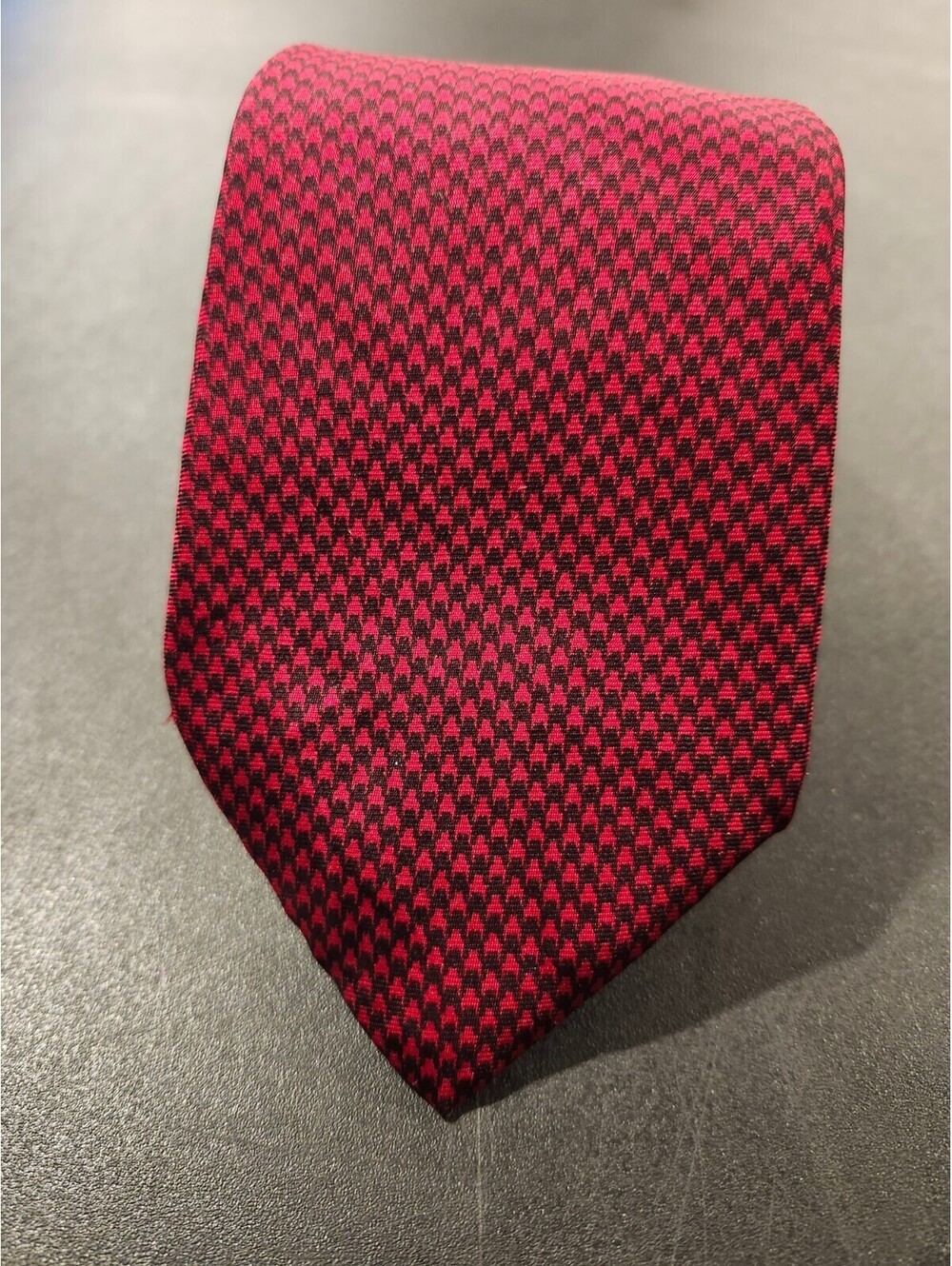 Vintage Christian Dior Classic Red and Black Men’s 100% Silk Neck Tie MINT! NICE